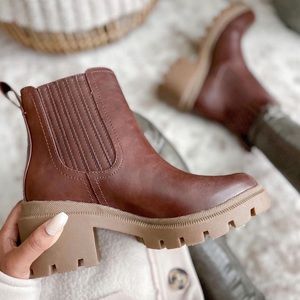 Brown women’s boots size 9.5